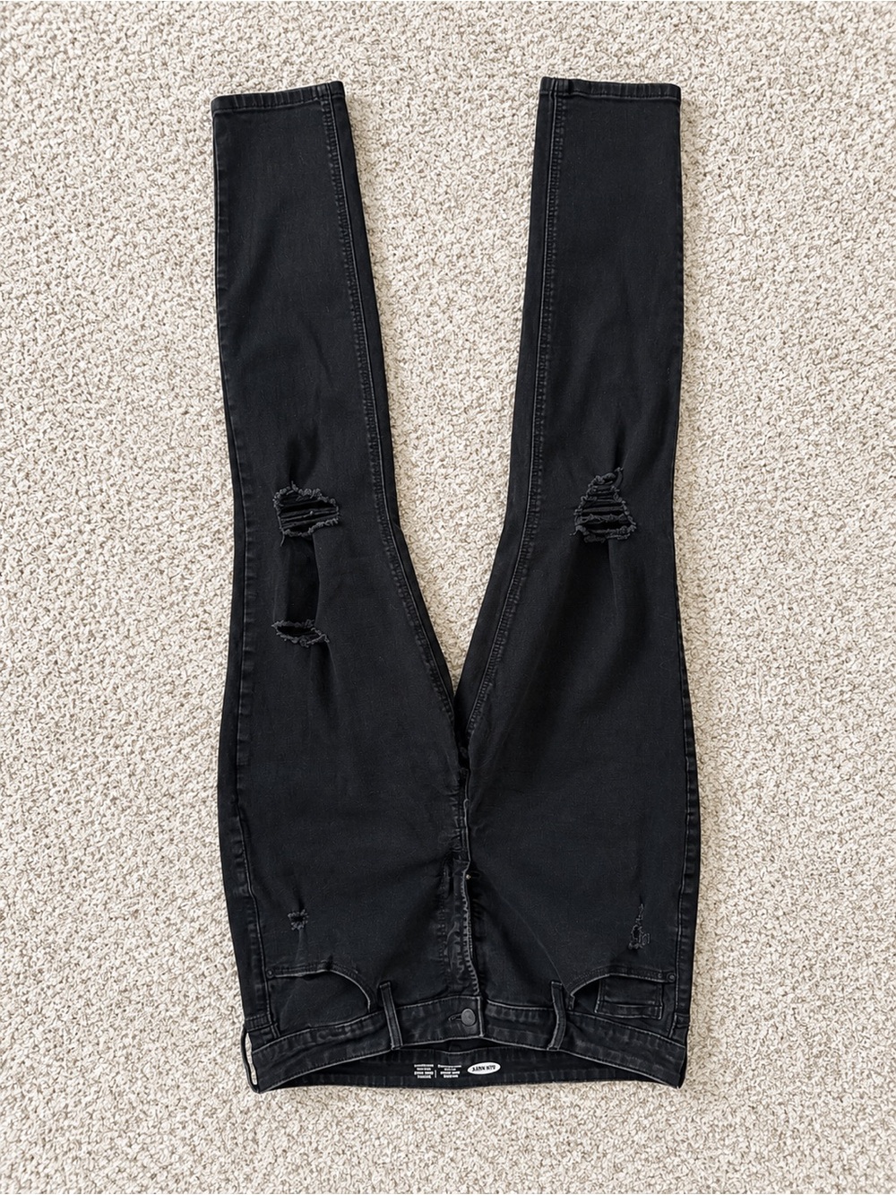Old Navy never worns Black Women’s Ripped Skinny Jeans